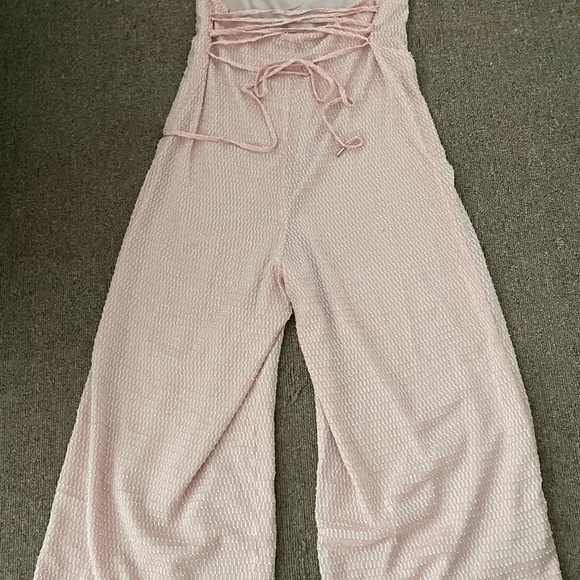 🌸 House of Harlow Lightweight dot stitched wide leg back tie jumpsuit - Picture 4 of 5